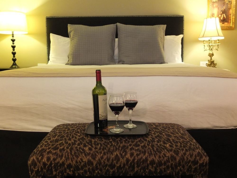 The English Inn Eaton Rapids 외부 사진