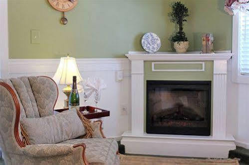 The English Inn Eaton Rapids 외부 사진