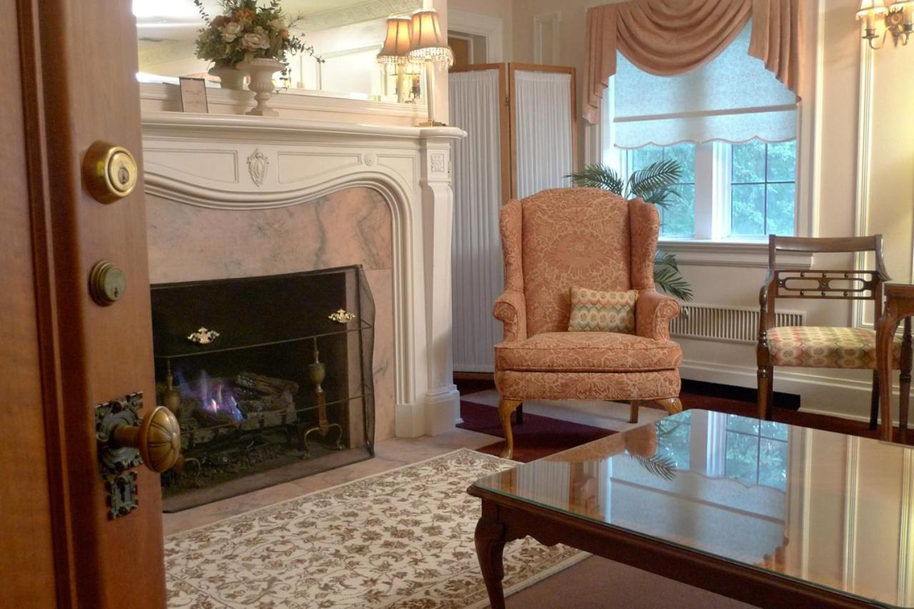 The English Inn Eaton Rapids 외부 사진